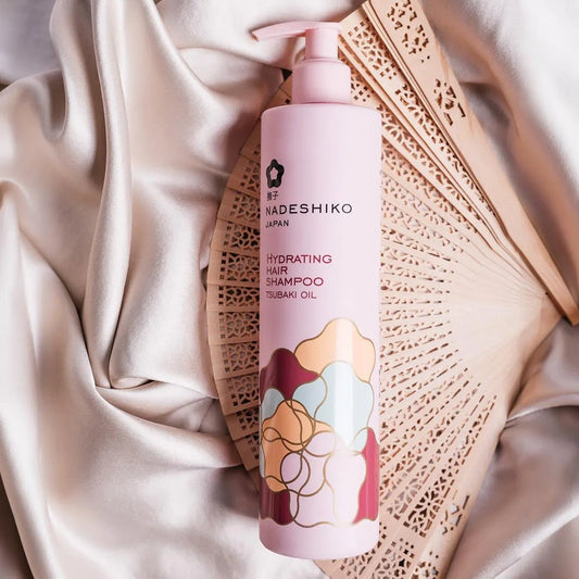 NADESHIKO Drėkinantis plaukų šampūnas su Tsubaki aliejumi, 400 ml. - plaukams - Damų Kampelis